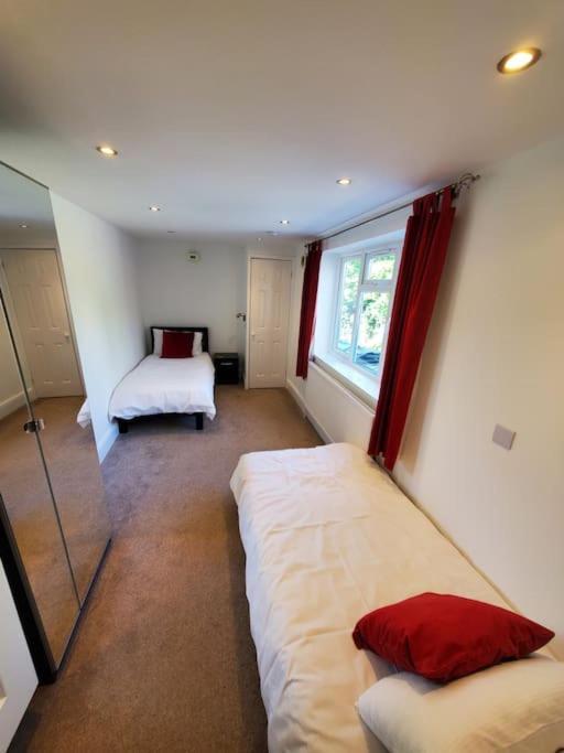 Central Windsor 2 Bedroom Flat With Free Parking エクステリア 写真