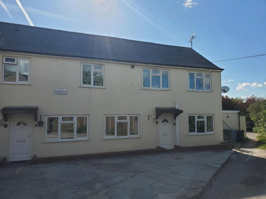 Central Windsor 2 Bedroom Flat With Free Parking エクステリア 写真
