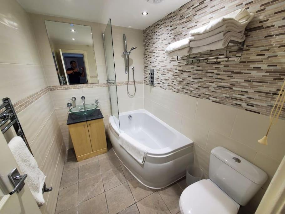 Central Windsor 2 Bedroom Flat With Free Parking エクステリア 写真