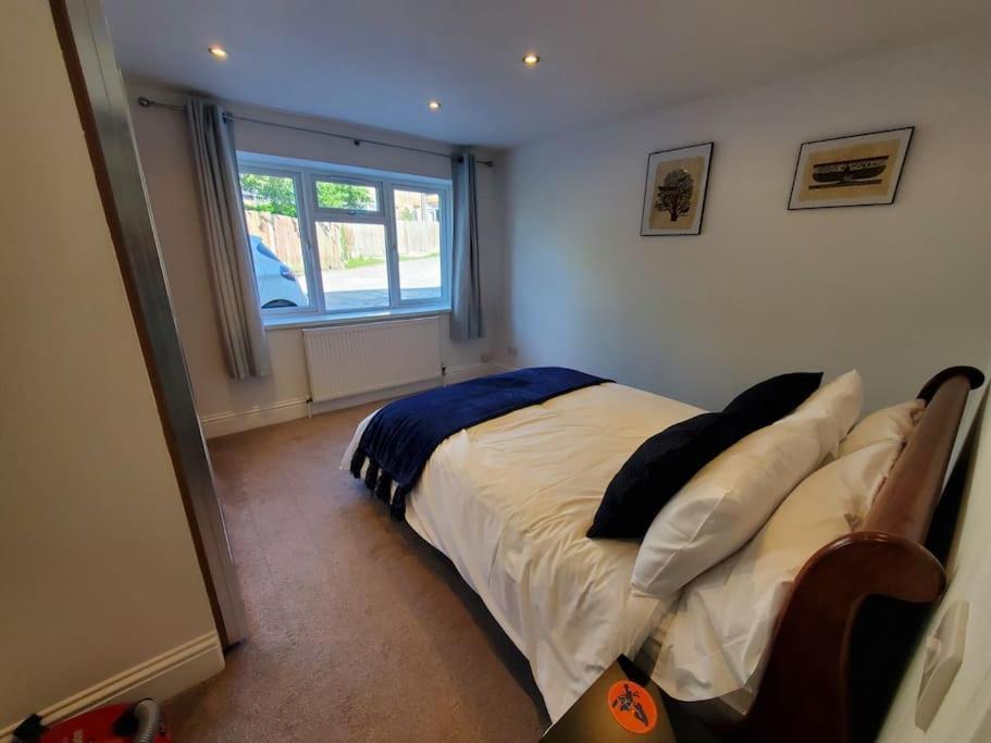 Central Windsor 2 Bedroom Flat With Free Parking エクステリア 写真